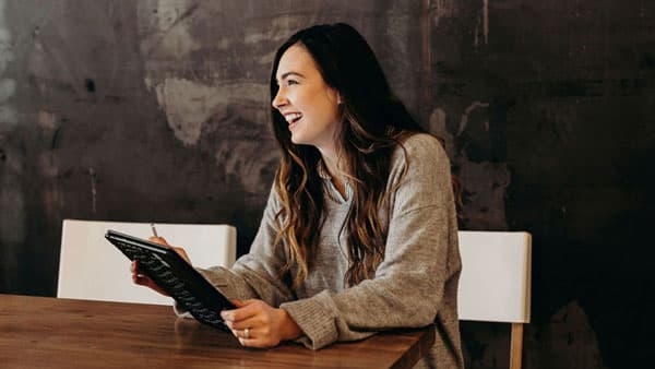 people-in-front-of-laptop